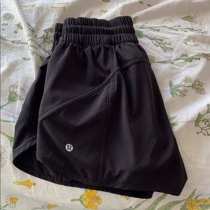 Black lululemon shorts / Tracker short V